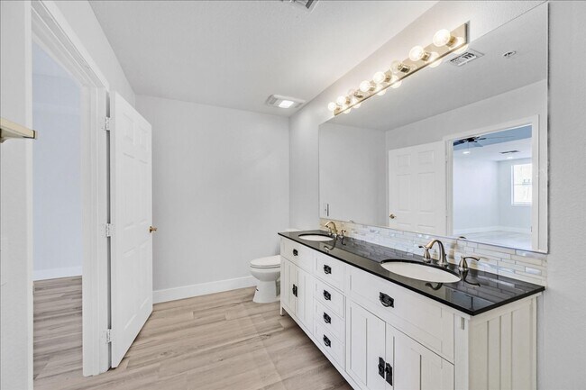 Building Photo - Top level 2 bedroom condo located in guard...