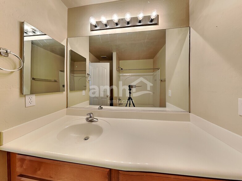 Building Photo - 4817 W Pedro Ln