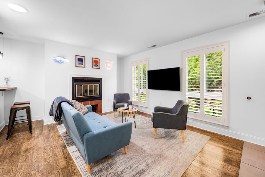 Building Photo - 21 Andrew Pl