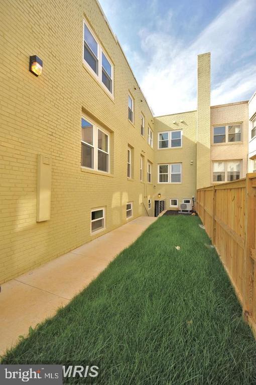 Building Photo - 417 18th St NE