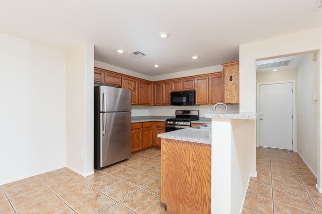Building Photo - Very clean SW home near Sunset/215 for only $1875