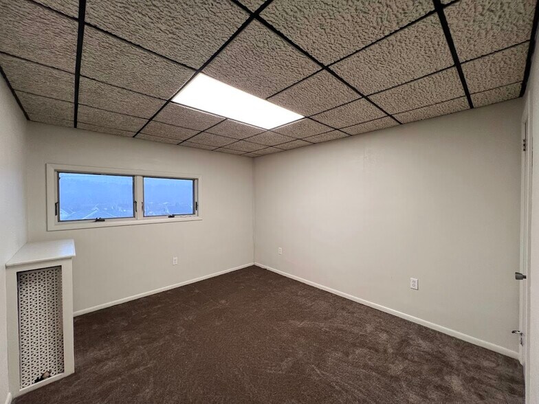 Building Photo - 304 Marie St