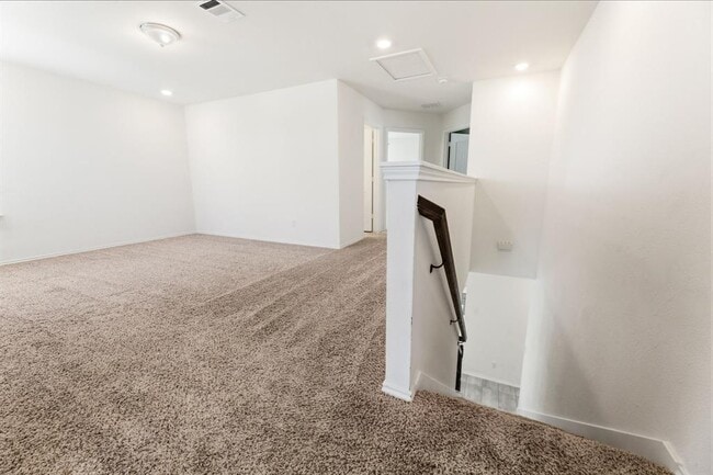 Building Photo - 365 Rocroi Dr