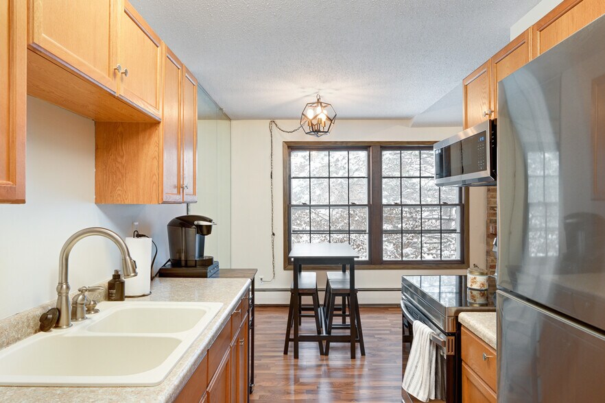 Building Photo - 1008 Westbrooke Way