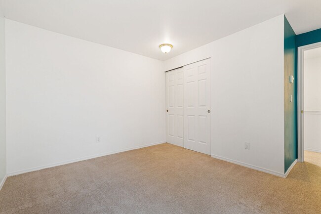 Building Photo - 9221 Interlake Ave N
