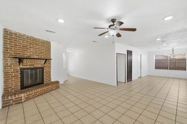 Building Photo - 15226 Flamingo Park