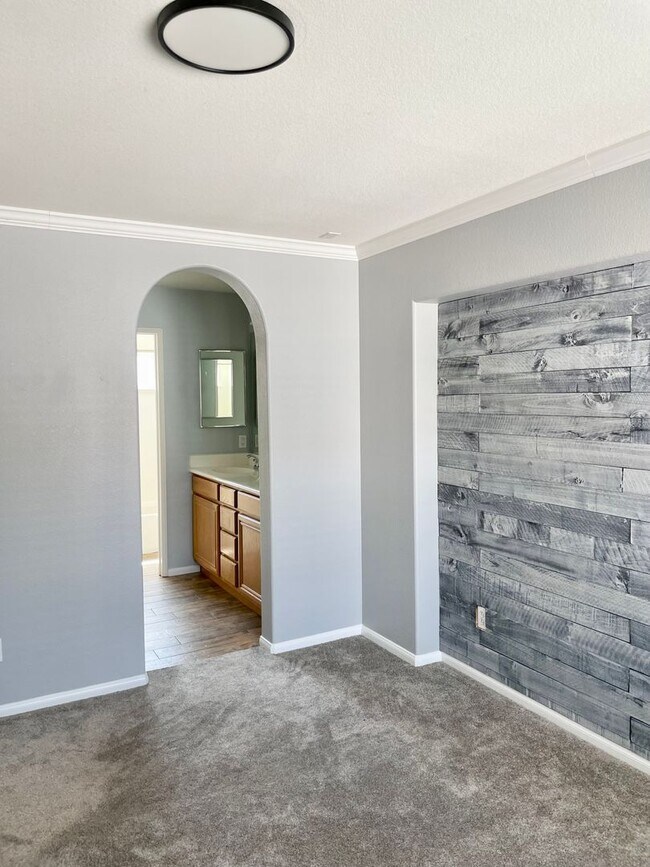 Building Photo - Contemporary Condo in Mission Valley