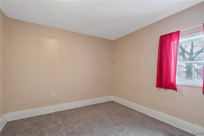 Building Photo - 103 E 7th St