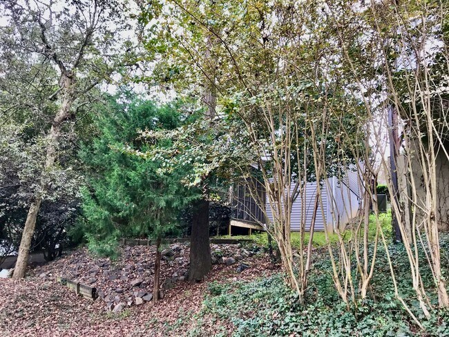 Building Photo - Excellent Location!!