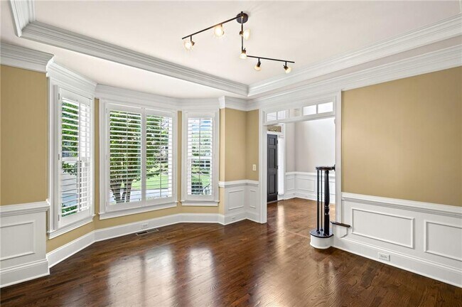 Building Photo - 710 Weybridge Pl