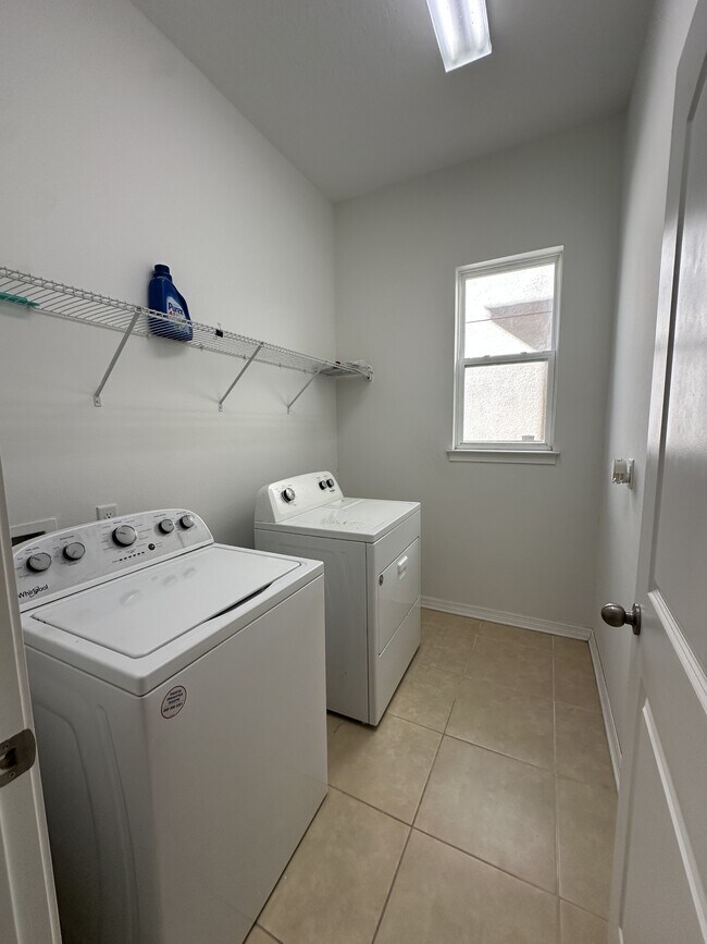 Building Photo - 6836 Trellis Vine Loop