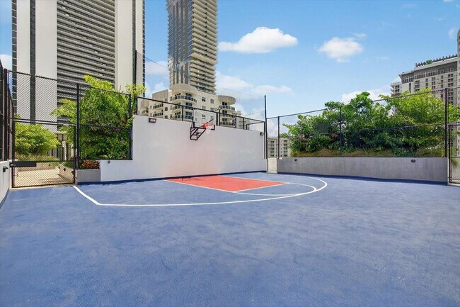 Building Photo - 700 NE Miami Pl