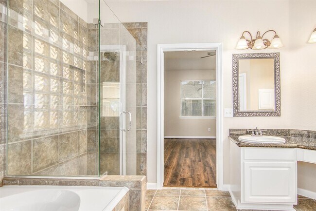 Building Photo - 20719 Medallion Pointe Dr