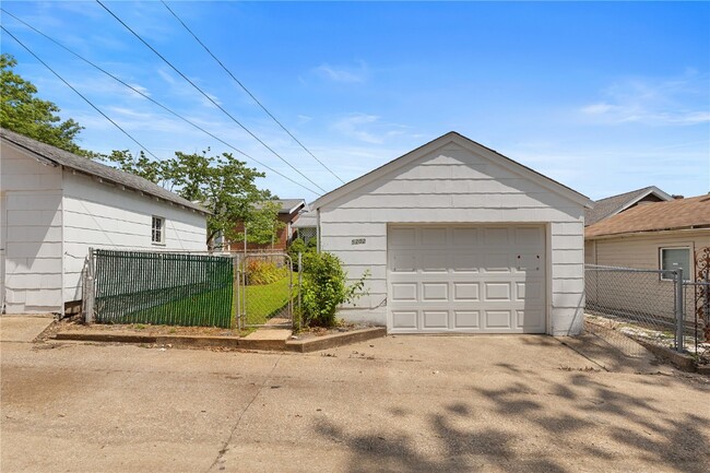 Building Photo - 5202 Delor St