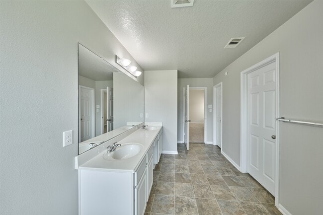 Building Photo - 9935 Knob Hollow Way