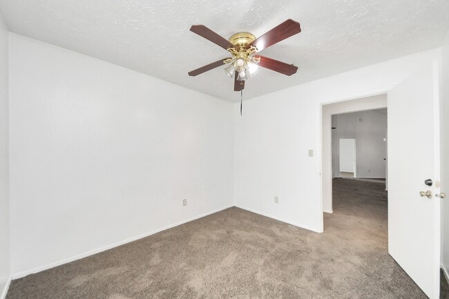 Building Photo - 13610 Piney Oaks Dr