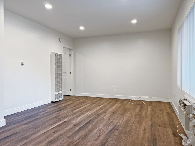 Living Room - 7228 Haskell Ave