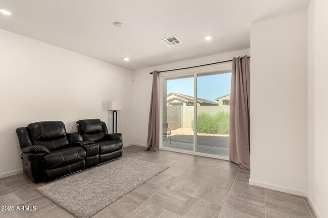 Building Photo - 3022 Hayden Rose Ave