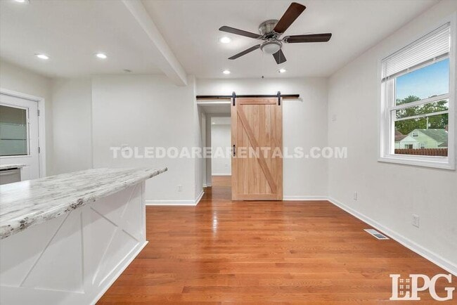 Building Photo - 1733 Stahlwood Ave