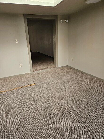office/dining area - 142 W Front St