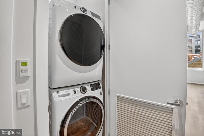 Building Photo - 811 4th St NW