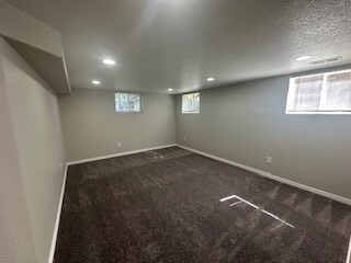 Building Photo - Newly Updated  3 Bedroom with Washer and D...