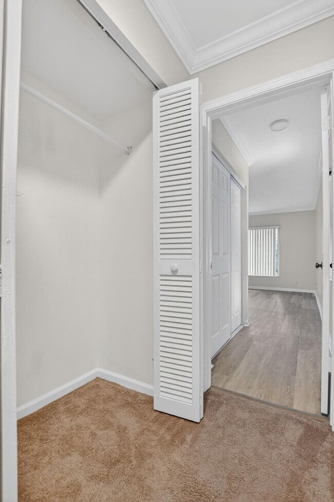 Building Photo - 596 SE 20th Ave