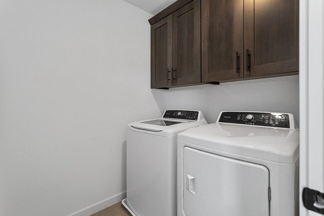 Building Photo - 2022 - Plenty of upgrades !  Access to Pool + Amenities. AC on Main, Walking trails, Nice End uni...