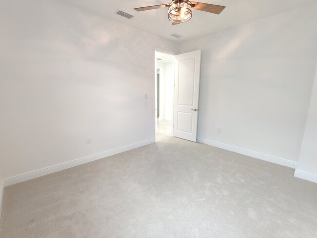 Building Photo - 8173 Sternway Rd