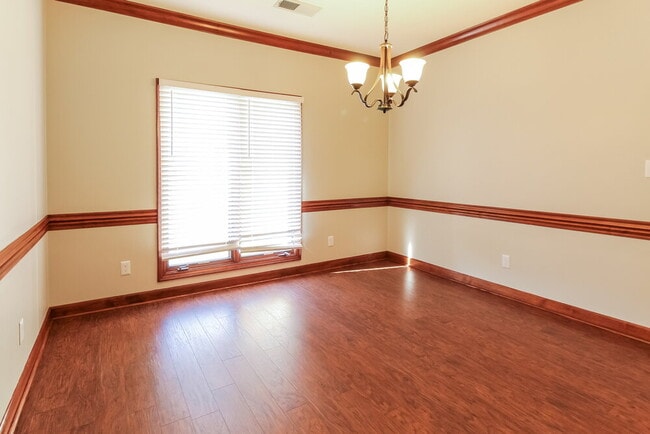 Building Photo - 7182 Golden Oaks Loop E