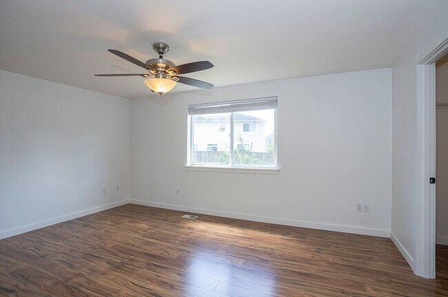 Building Photo - Exquisite 3-bedroom, 2-full bath Home in Puyallup