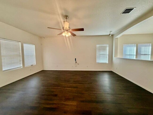 Building Photo - Discover Spacious One-Story Living in Mockingbird Heights!