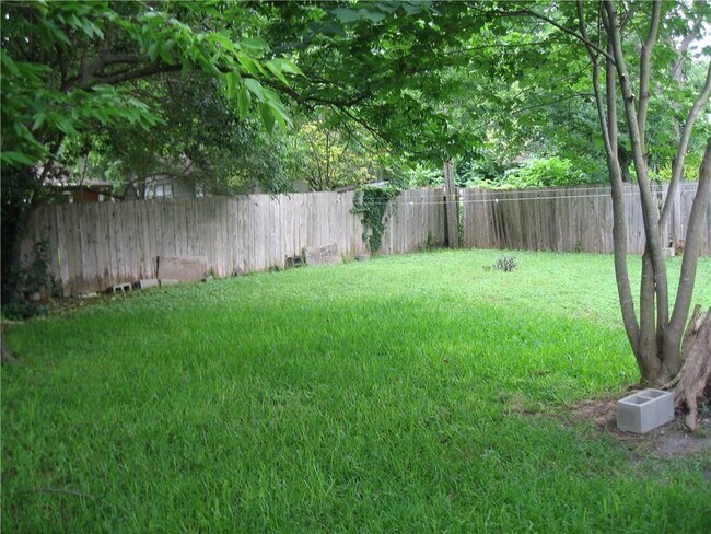 Building Photo - 1105 Alden Dr