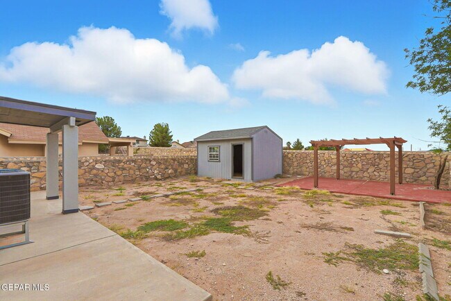 Building Photo - 12325 Tierra Bella Dr