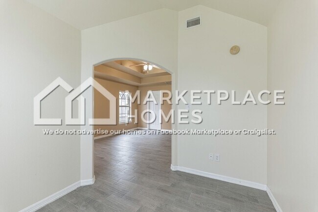 Building Photo - 5975 Diamondback