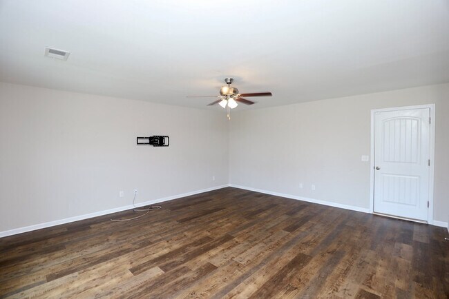 Building Photo - 3680 Moseley Dr