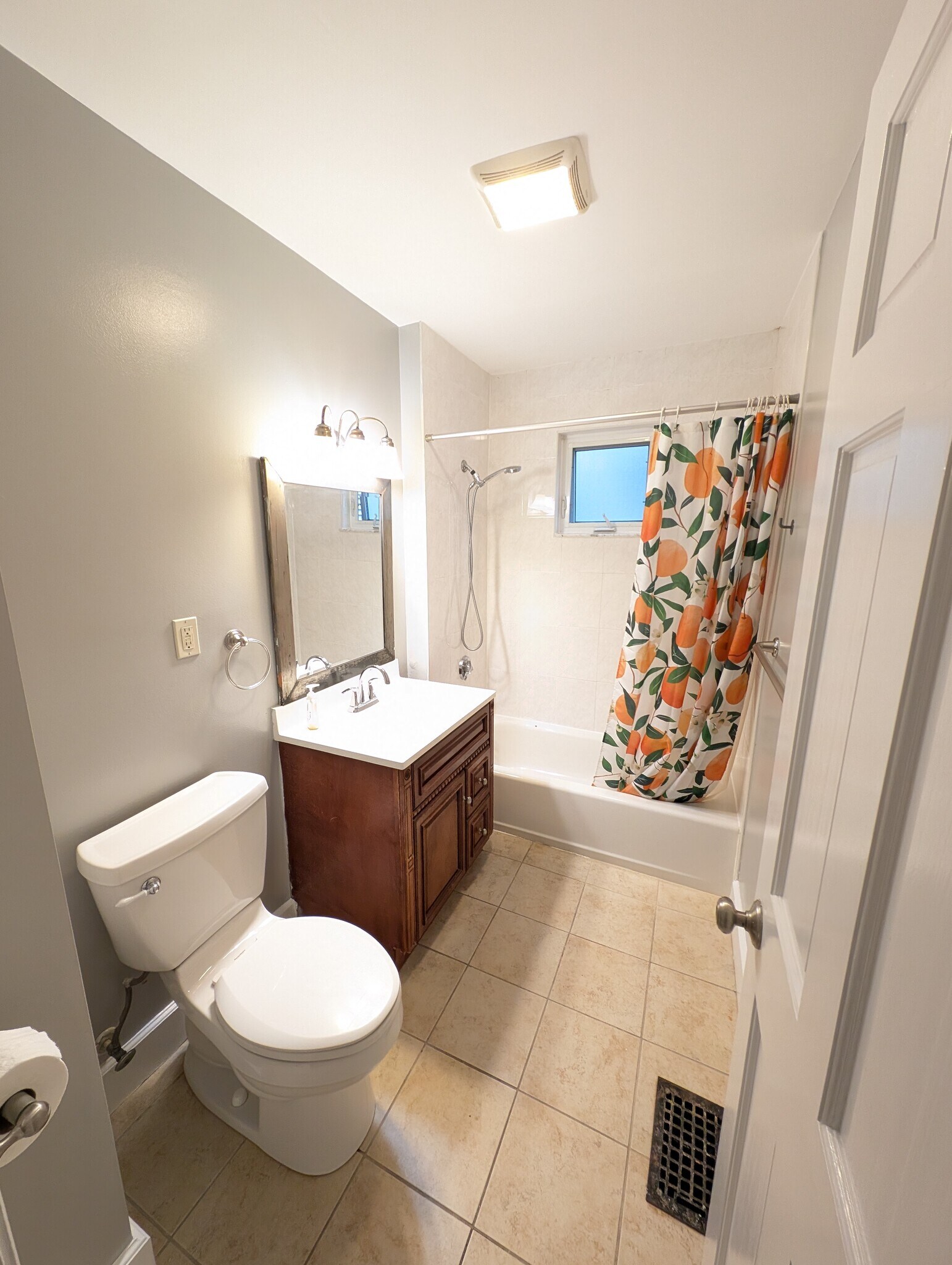 Building Photo - 71 Easton St