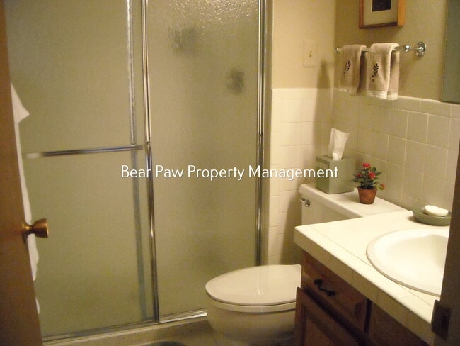 Building Photo - "Spacious 4-Bedroom Townhouse Retreat with 4 Full Baths in Scenic Evergreen!"