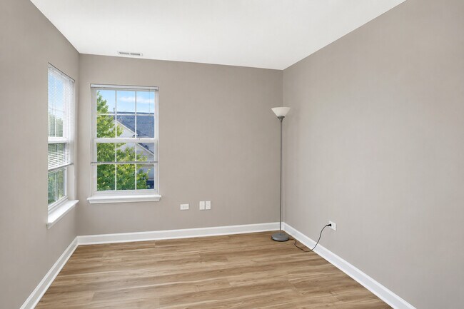 Building Photo - 651 Lancaster Cir