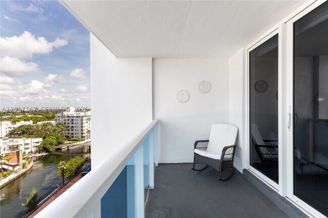 Building Photo - 2301 Collins Ave