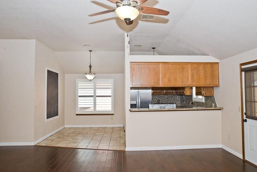 Building Photo - 608 Coopers Hawk Dr