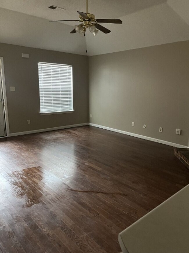 Building Photo - Charming 3-Bedroom Home in Memphis – Styli...
