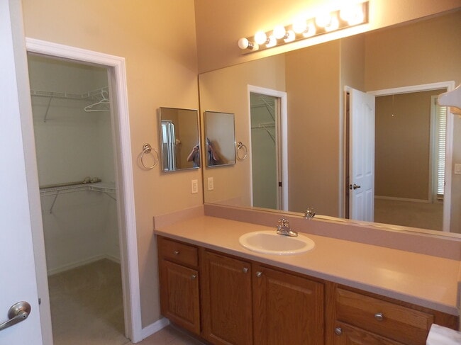 Building Photo - 881 W Silver Meadow Loop
