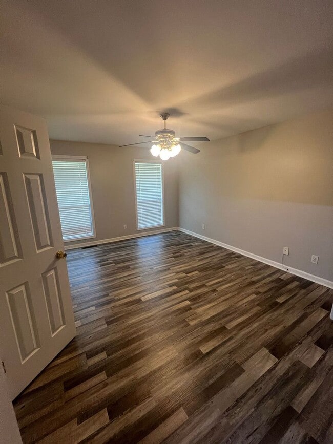 Building Photo - Charming 3-Bedroom, 2-Bath Home with Finis...