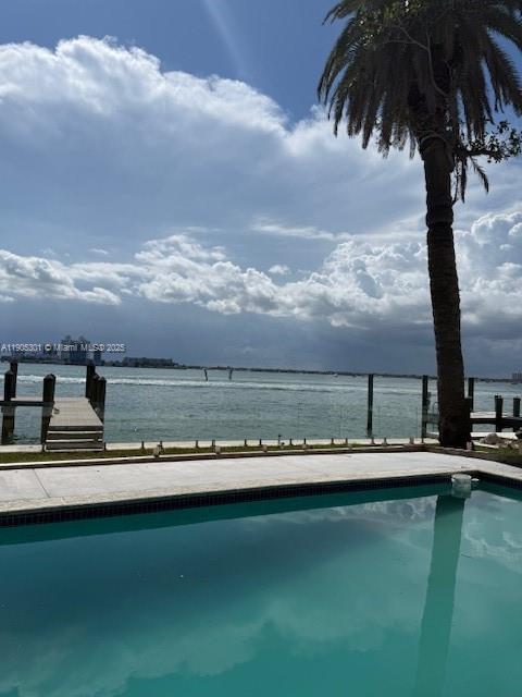 Building Photo - 1101 S Shore Dr