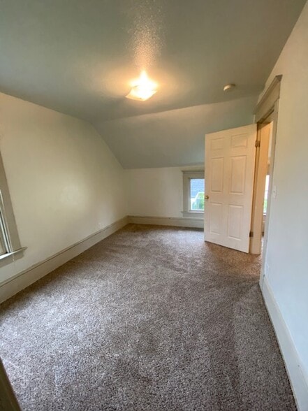 1st bedroom - 1444 Humboldt St