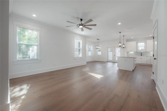 Building Photo - 807 E Ida St