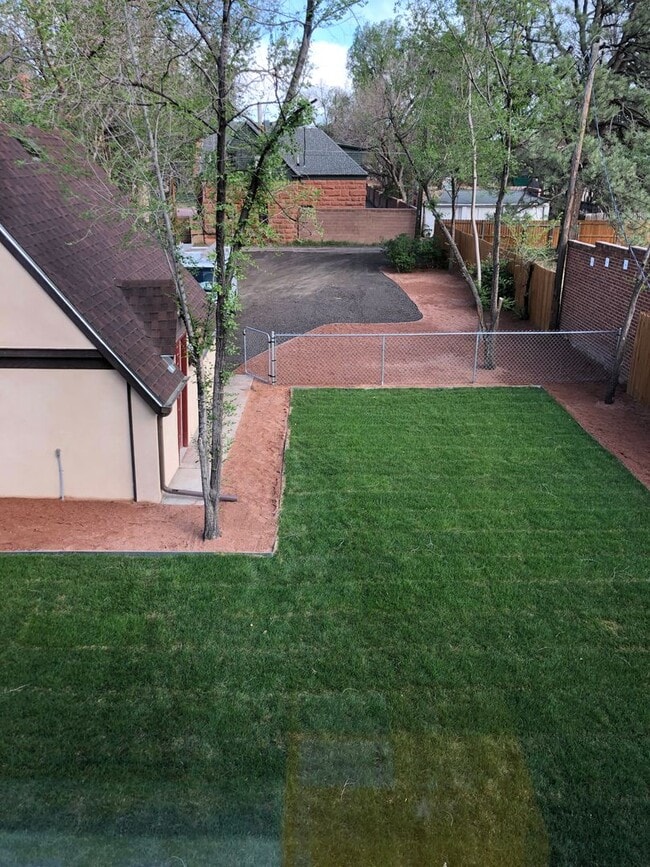 Building Photo - ALL PROSPECTIVE TENANTS MUST SUBMIT A $58 NON-REFUNDABLE APPLICATION FEE PER APPLICANT ONLINE AND...