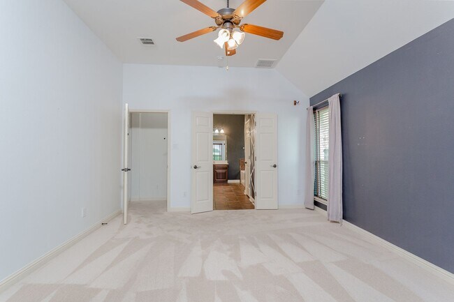 Building Photo - Your Ideal Home Awaits – 4BR, 3BA & More!