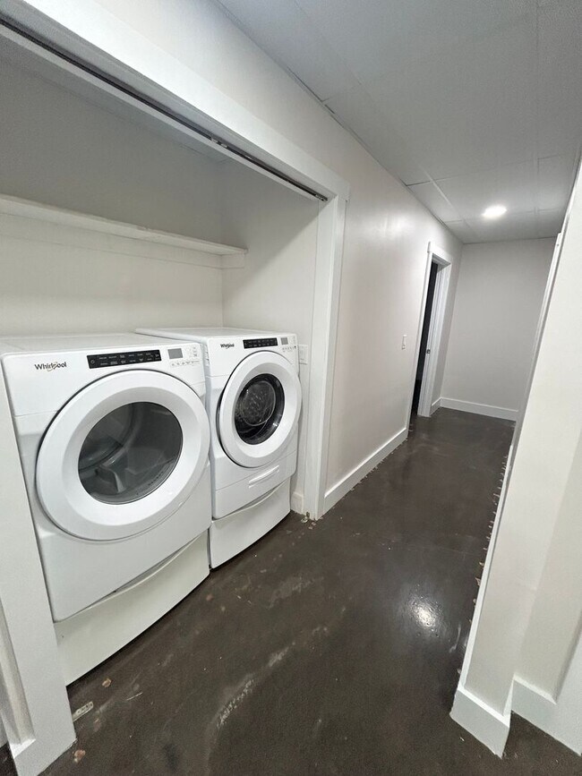 Building Photo - 3089 Pandapas Pond Rd